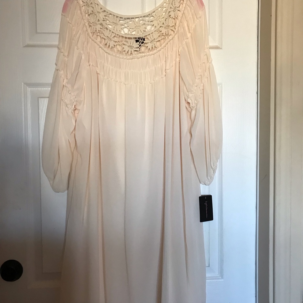 Omg!  Cute off white dress